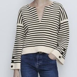 Massimo Dutti Slouchy Oversize Black and White Striped V-Neck Sweater XSmall